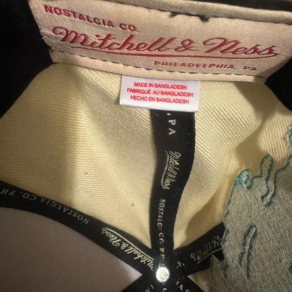 Mitchell & Ness Gray and Black snapback - Picture 6 of 6
